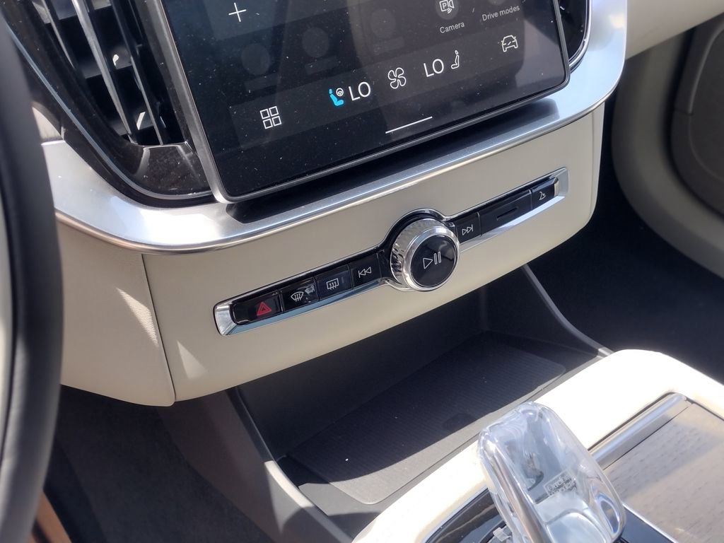 New 2026 Volvo XC90 B5 Ultra w/ Protection Package image 17