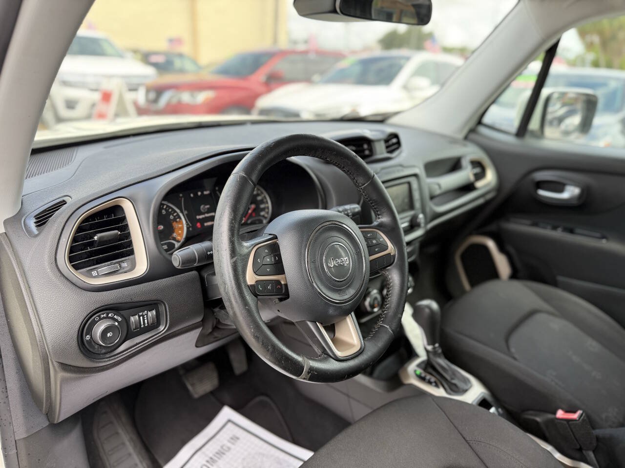 Used 2016 Jeep Renegade Latitude FWD image 13
