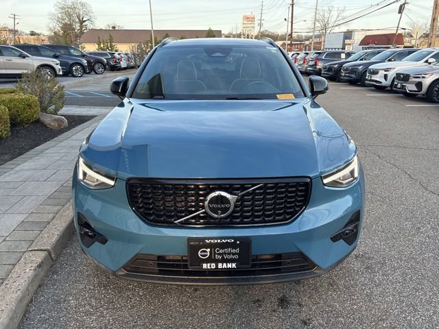 Used 2025 Volvo XC40 B5 Plus image 8