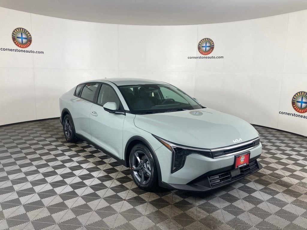 New 2025 Kia K4 LXS image 17