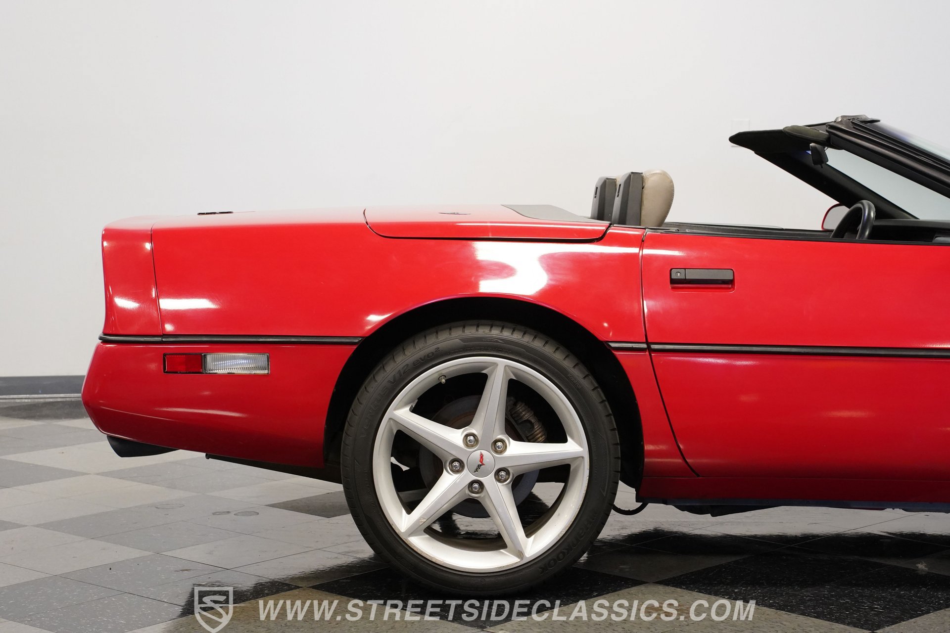 Used 1989 Chevrolet Corvette Convertible RWD image 29