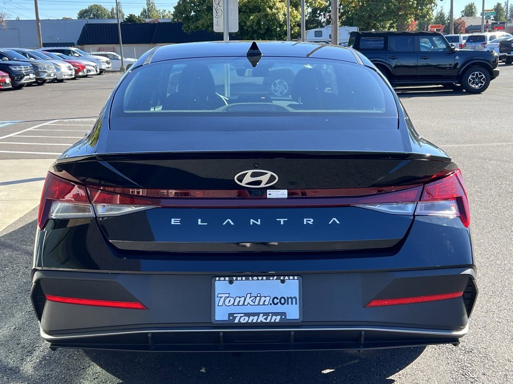 Certified 2025 Hyundai Elantra Sport image 5