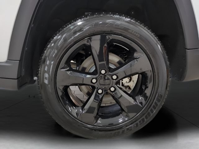 Used 2023 Jeep Grand Cherokee Altitude AWD/4WD image 25