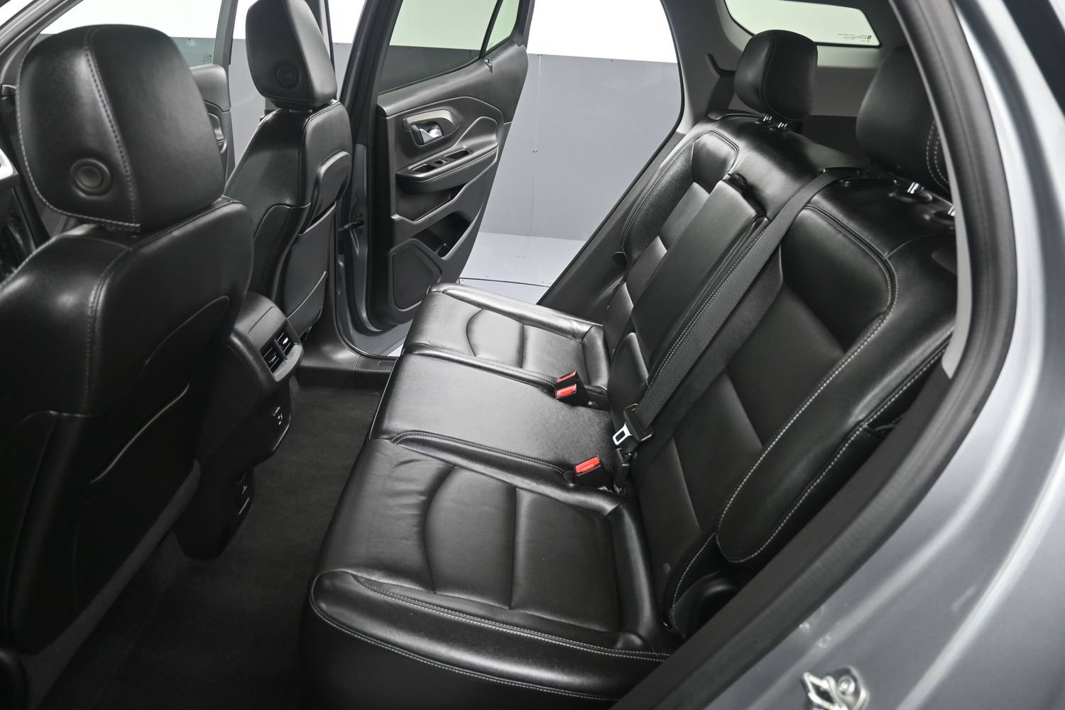 Used 2024 GMC Terrain SLT w/ Elevation Edition AWD/4WD image 16