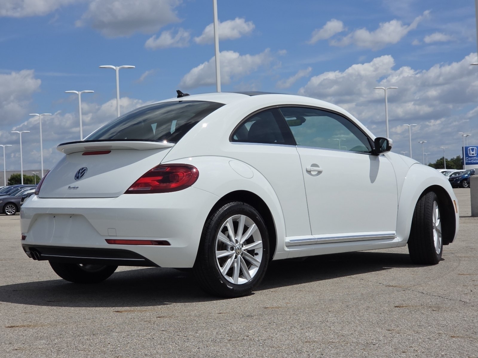 Used 2019 Volkswagen Beetle 2.0T SE FWD image 15