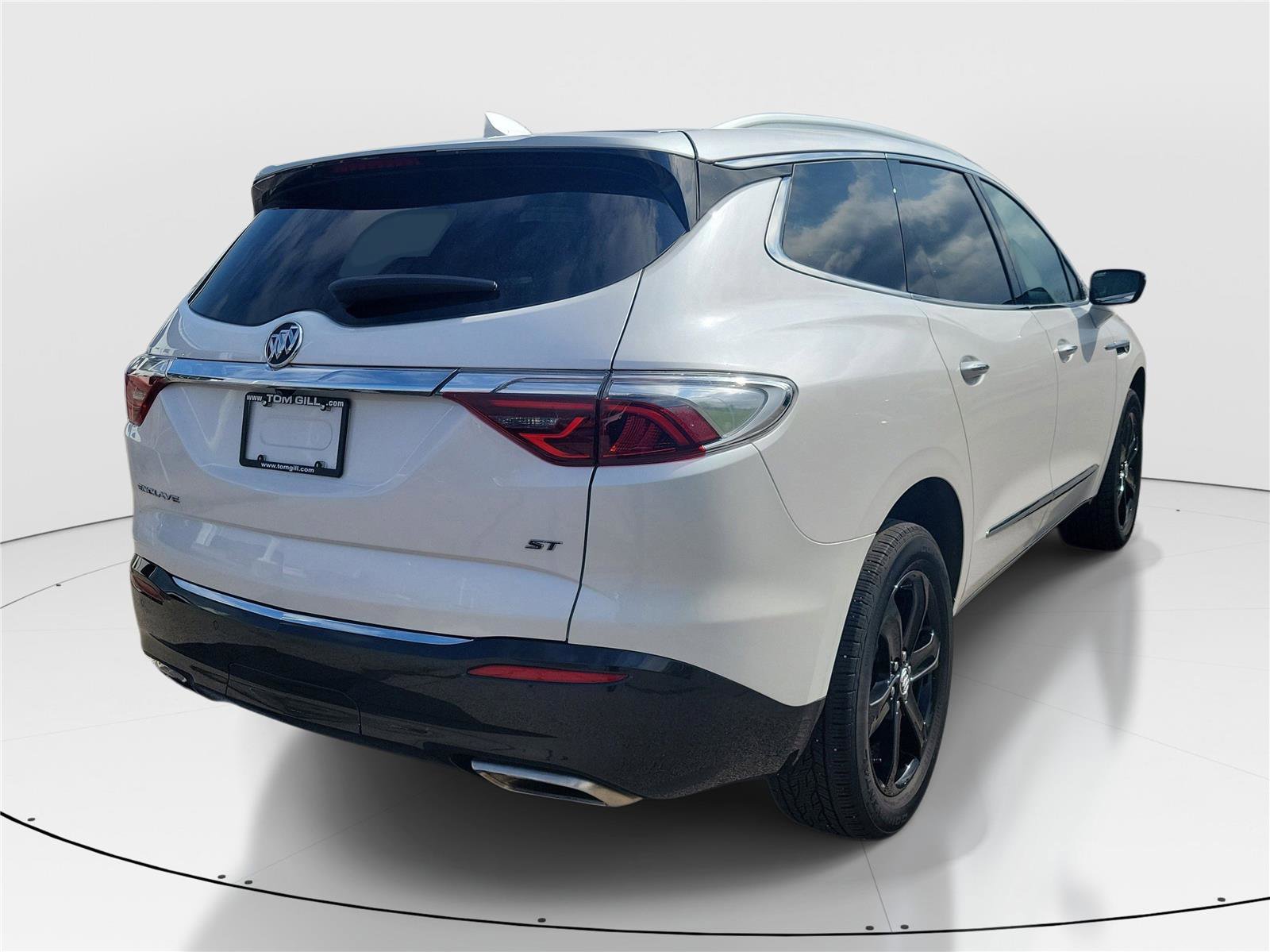 Used 2024 Buick Enclave Essence w/ Sport Touring Edition FWD image 4