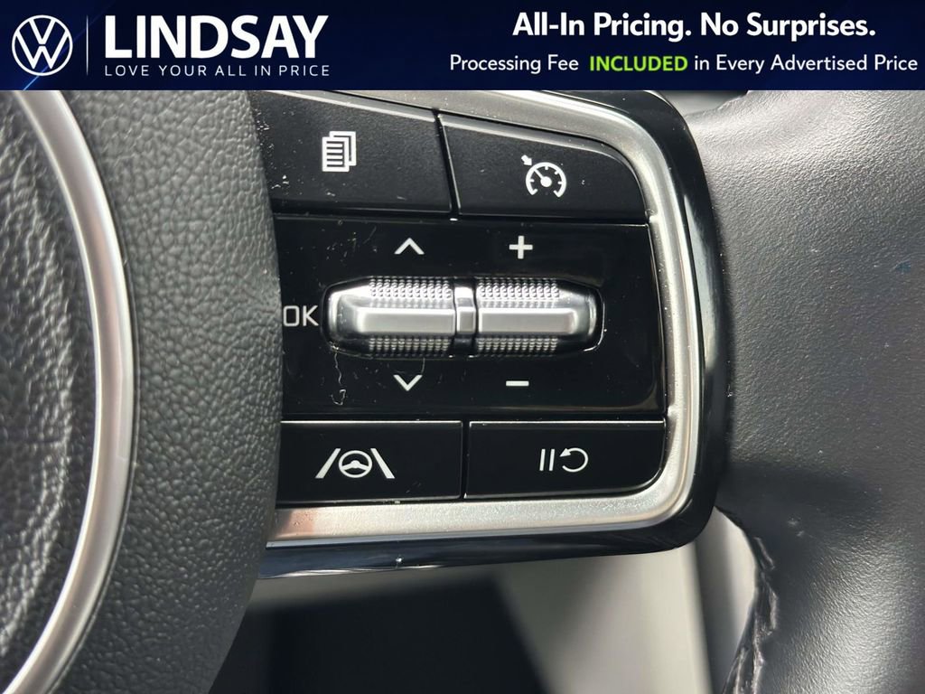 Used 2022 Kia Carnival LX FWD image 23