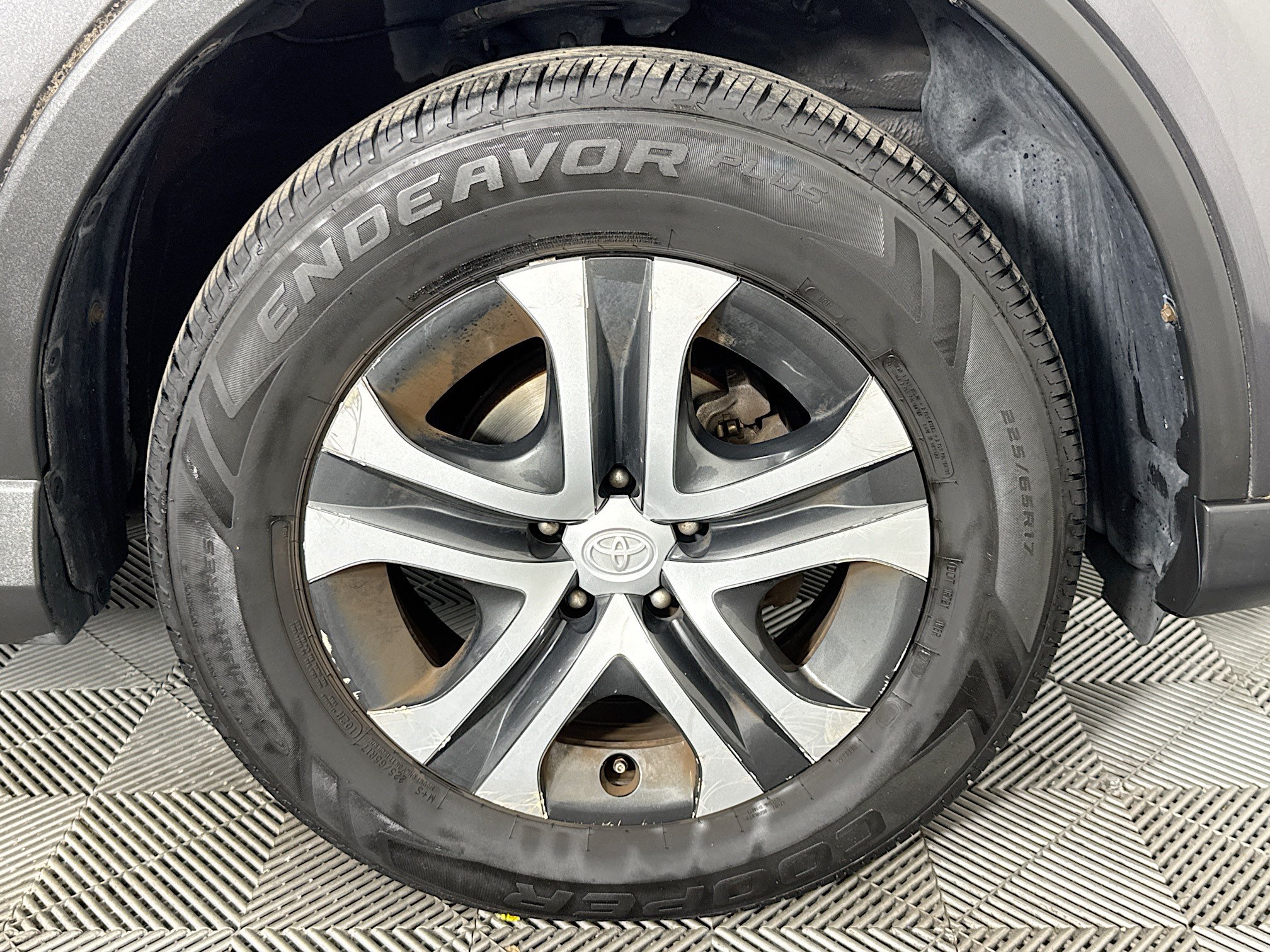 Used 2017 Toyota RAV4 LE FWD image 29
