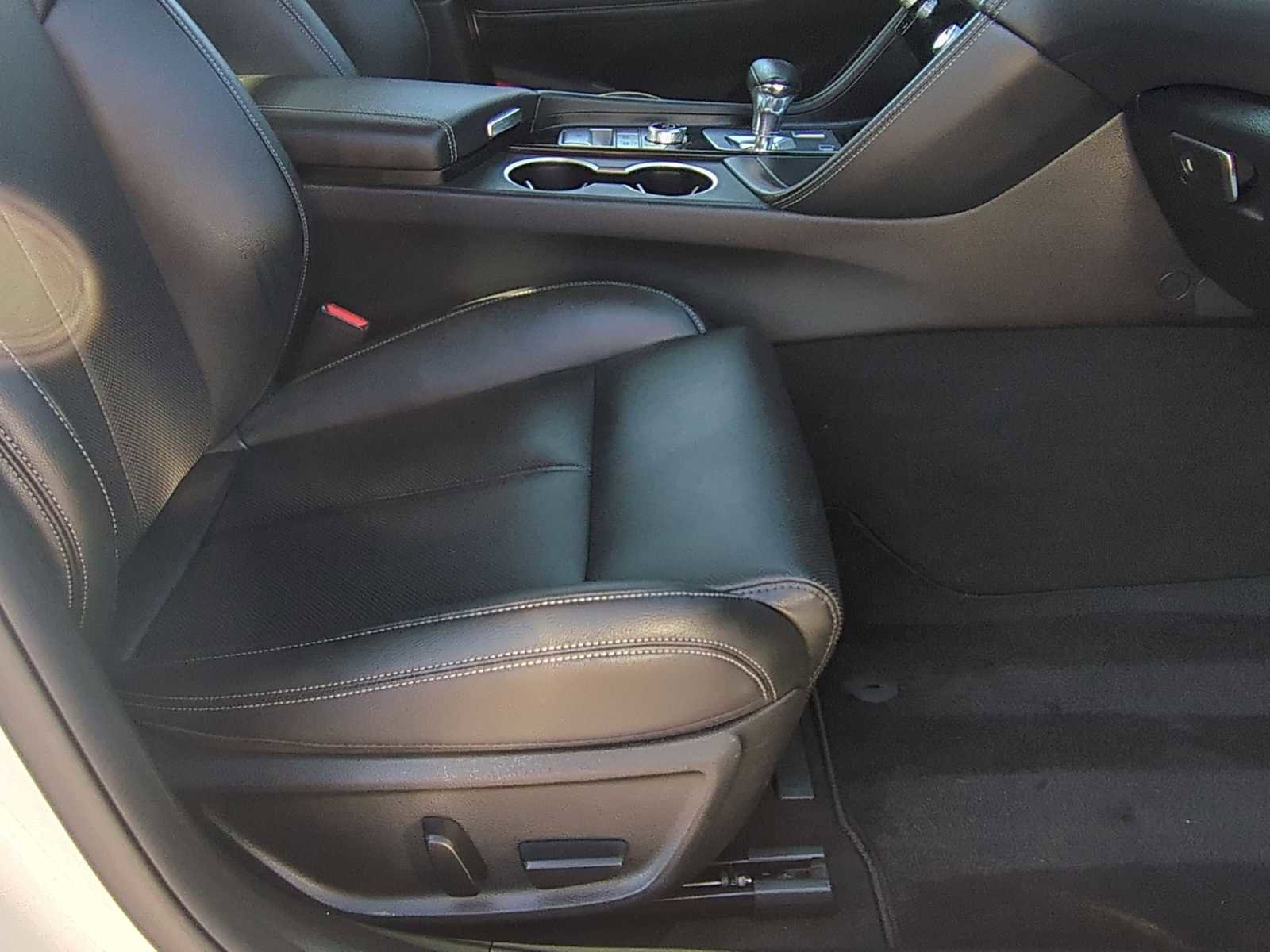 Used 2025 Genesis G70 2.5T image 28