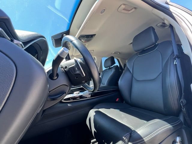 Used 2025 Genesis GV70 2.5T AWD/4WD image 13