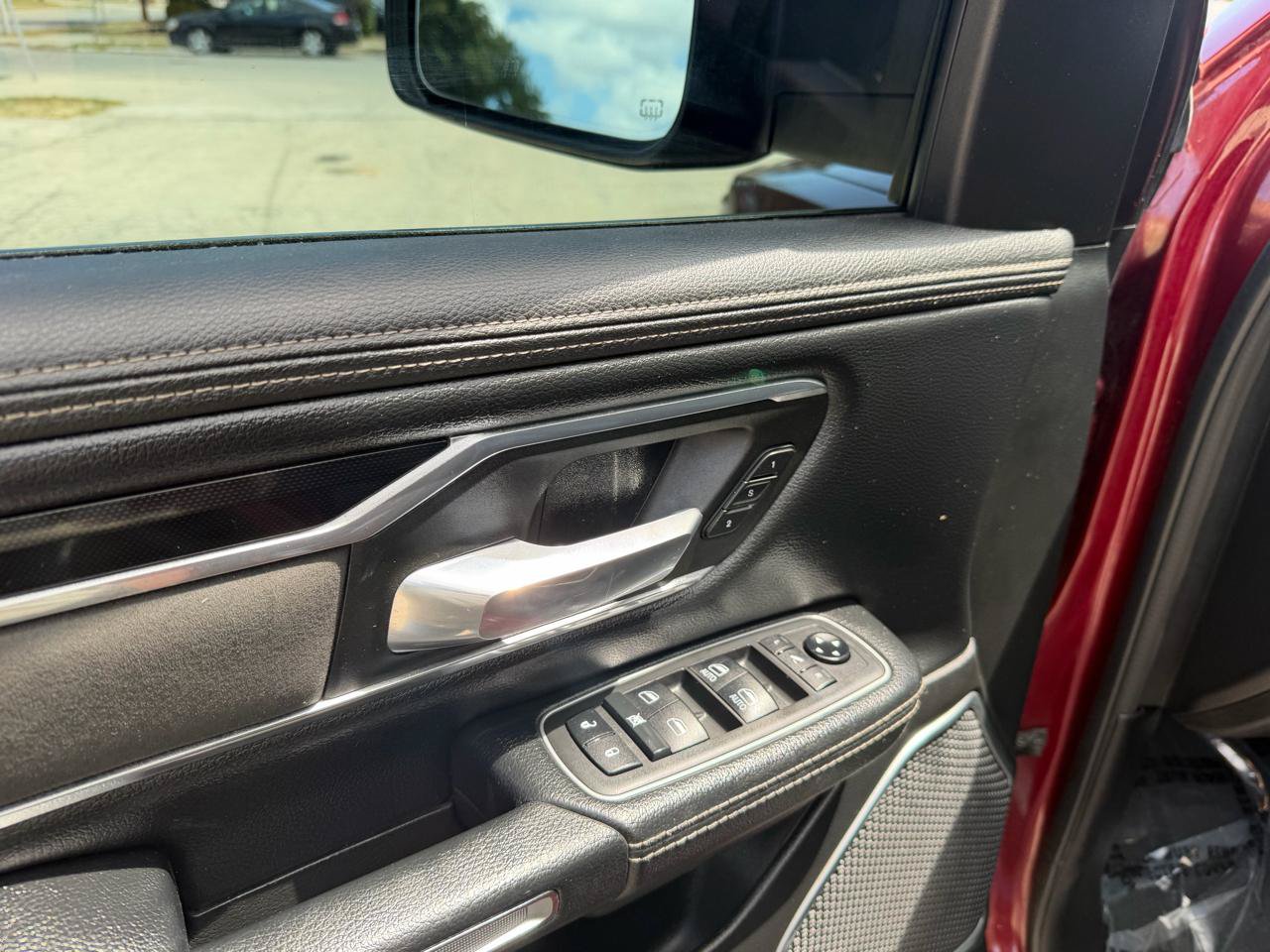 Used 2021 RAM 1500 Laramie w/ Sport Appearance Package AWD/4WD image 10