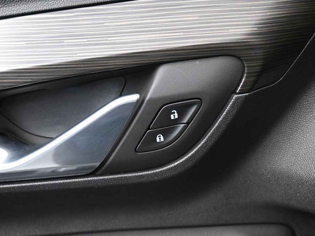 Used 2023 GMC Terrain SLE w/ Driver Convenience Package image 21