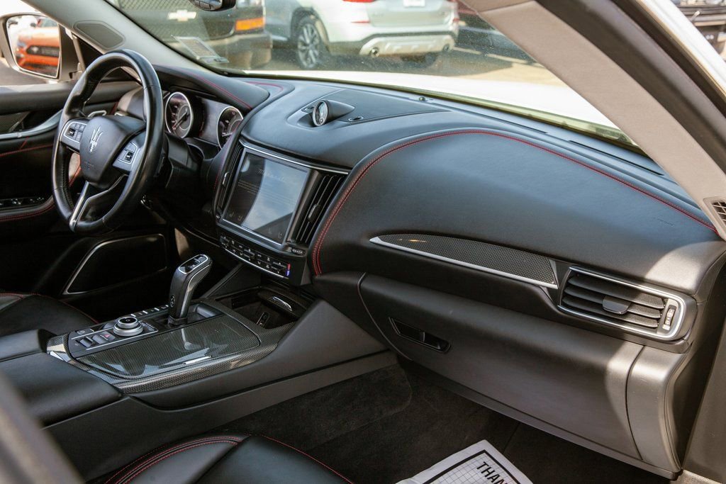 Used 2021 Maserati Levante GranLusso image 11