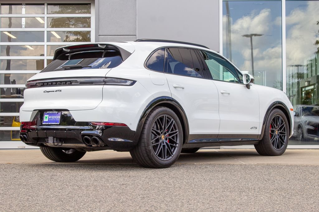 Used 2025 Porsche Cayenne GTS AWD/4WD image 10