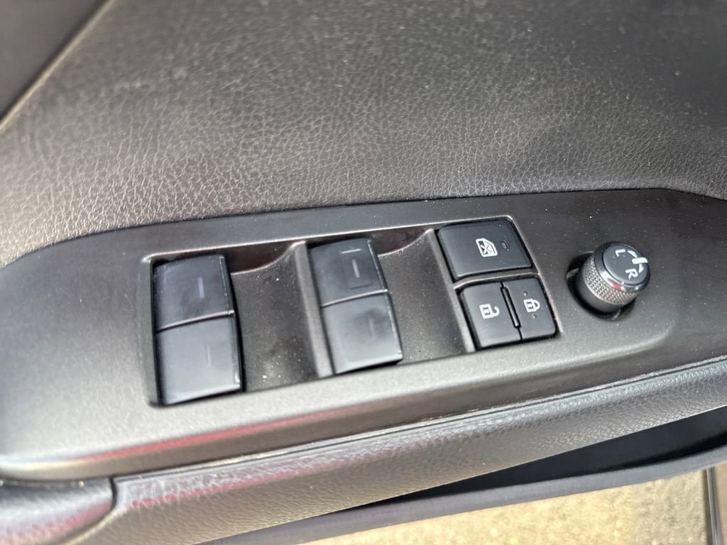 Used 2023 Toyota Camry SE FWD image 17