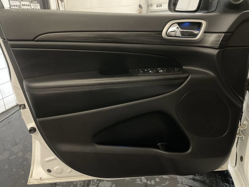 Used 2022 Jeep Grand Cherokee Laredo X AWD/4WD image 16