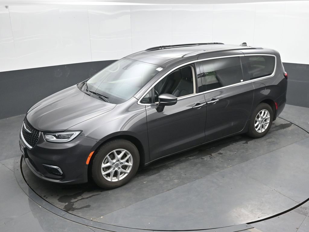 Used 2021 Chrysler Pacifica Touring-L w/ Uconnect Theater Family Group FWD image 36