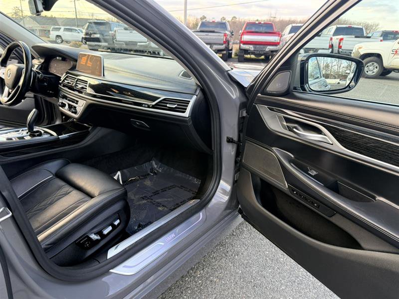 Used 2020 BMW 750i xDrive 750i xDrive AWD w/ Executive Package image 11