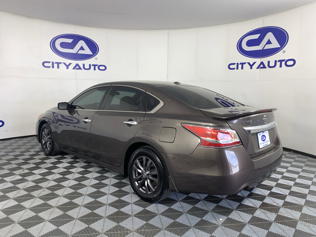 Used 2015 Nissan Altima 2.5 S w/ Sport Value Package image 5