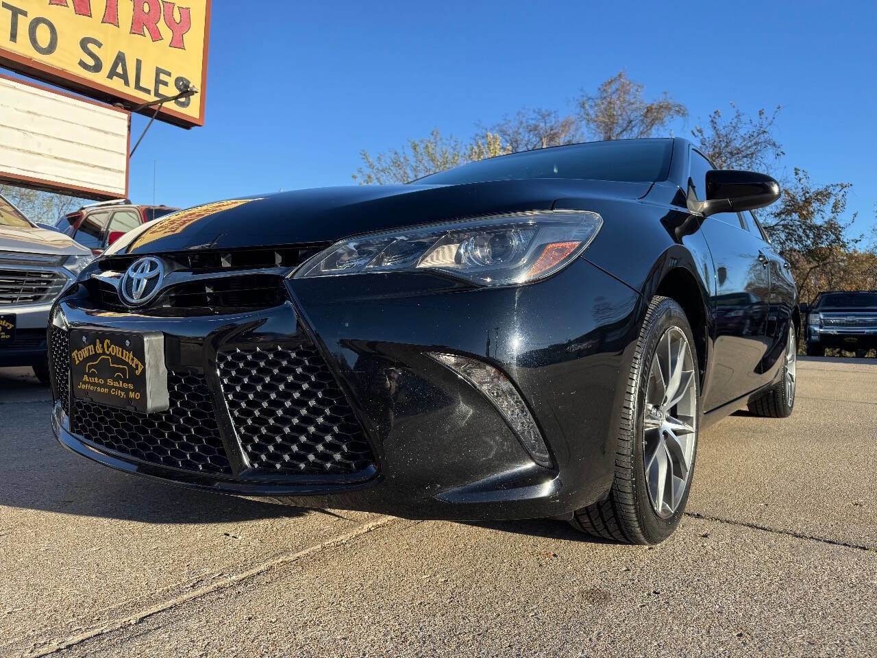 Used 2015 Toyota Camry XSE image 1