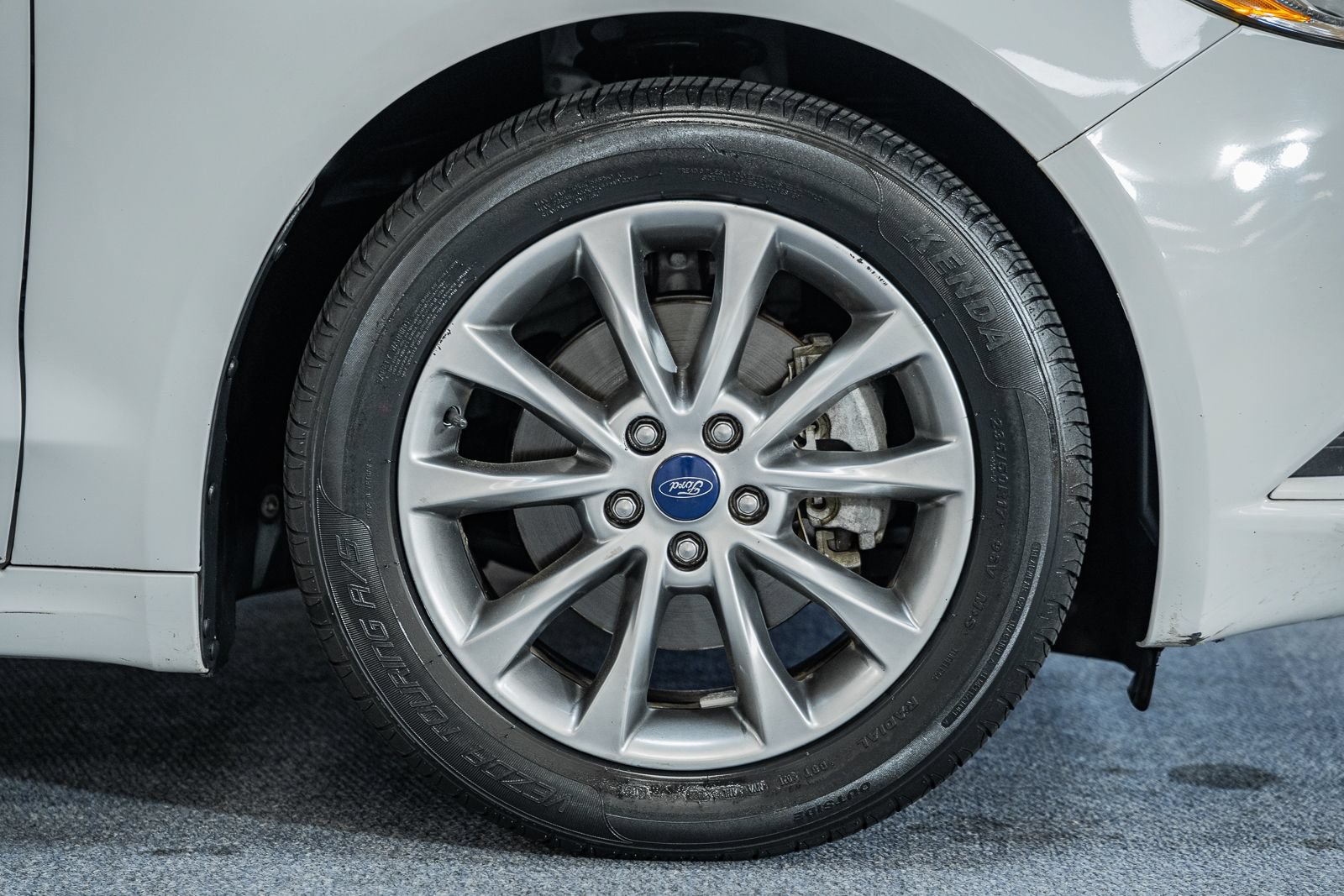 Used 2017 Ford Fusion SE FWD image 18
