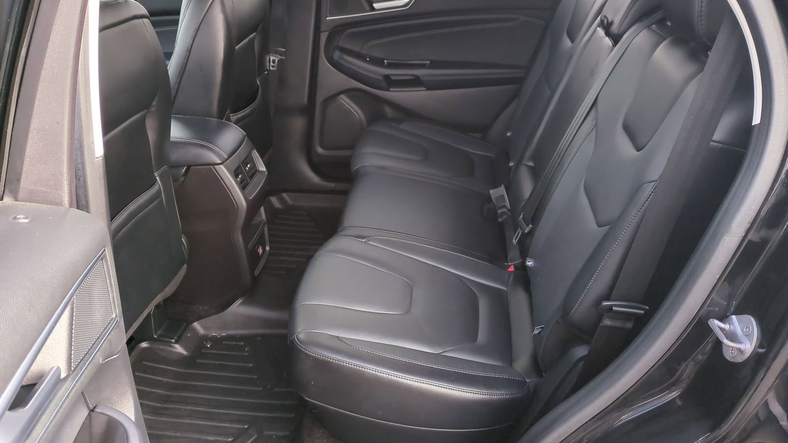 Used 2018 Ford Edge Titanium image 20