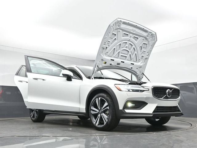 New 2026 Volvo V60 B5 Cross Country Plus w/ Climate Package AWD/4WD image 54