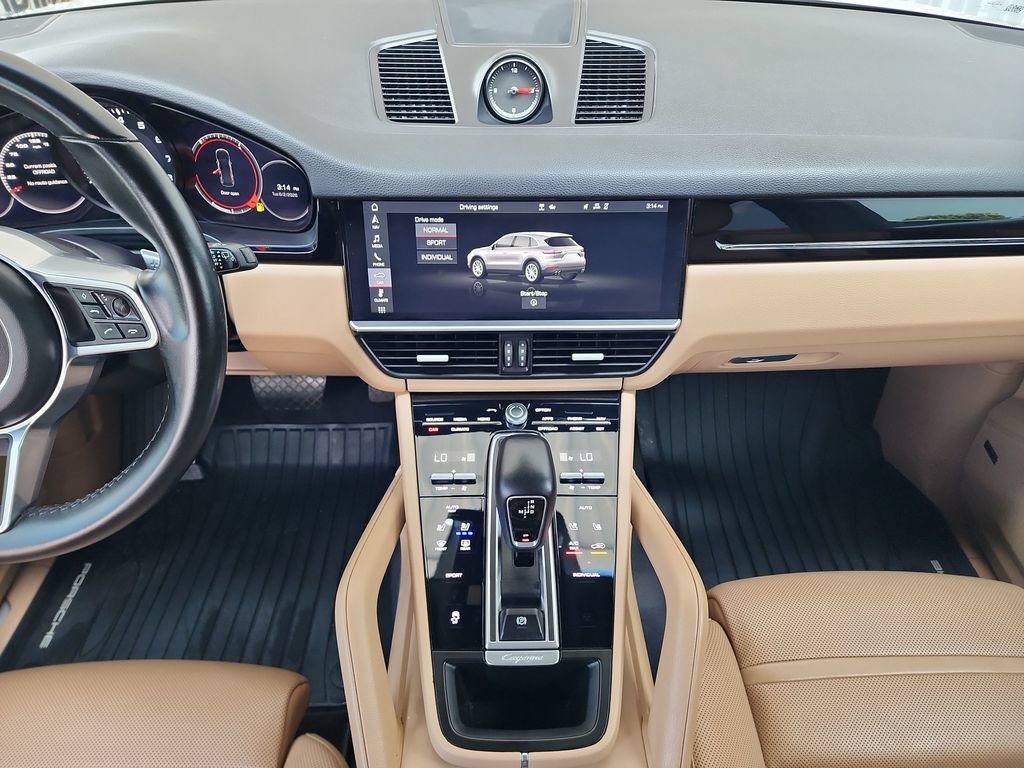 Used 2020 Porsche Cayenne AWD/4WD image 24