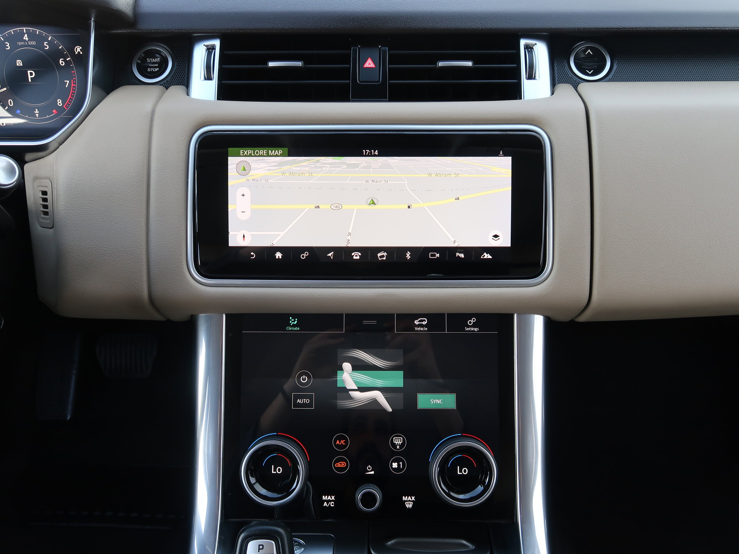 Used 2018 Land Rover Range Rover Sport SE image 16