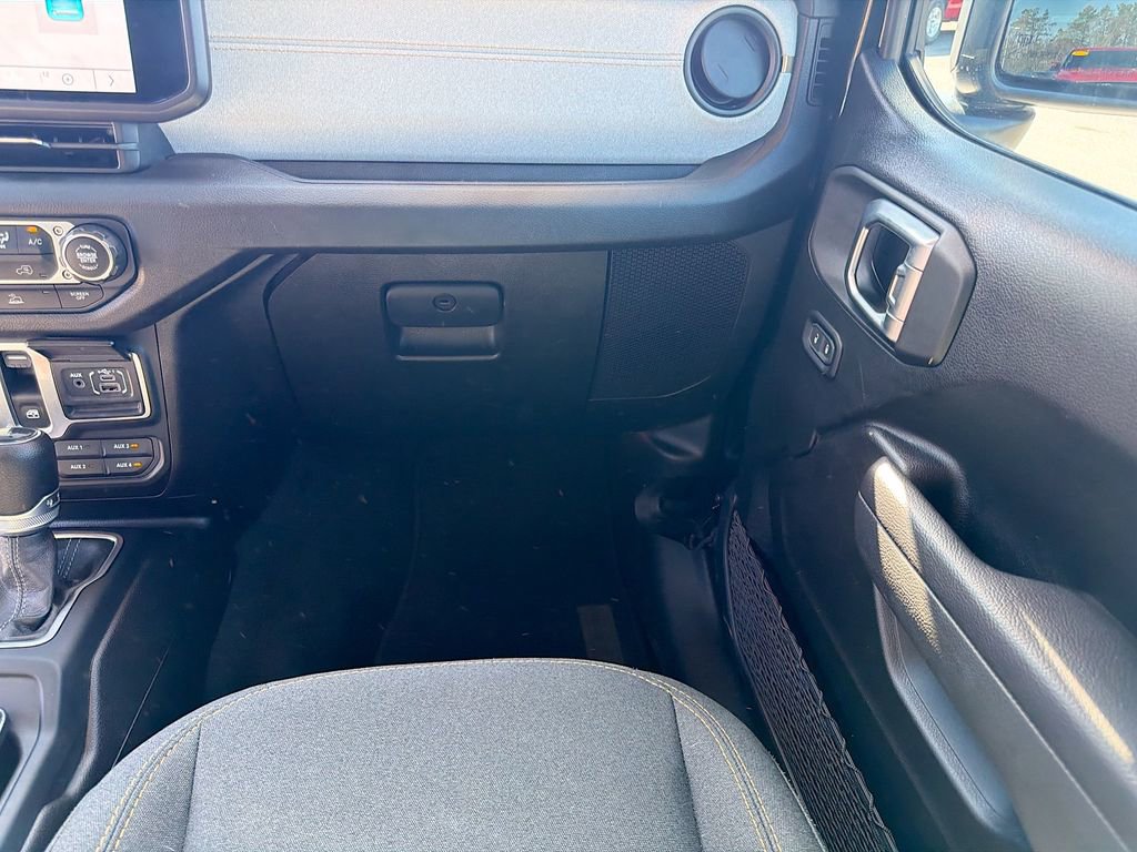 Used 2024 Jeep Wrangler Sport S image 17