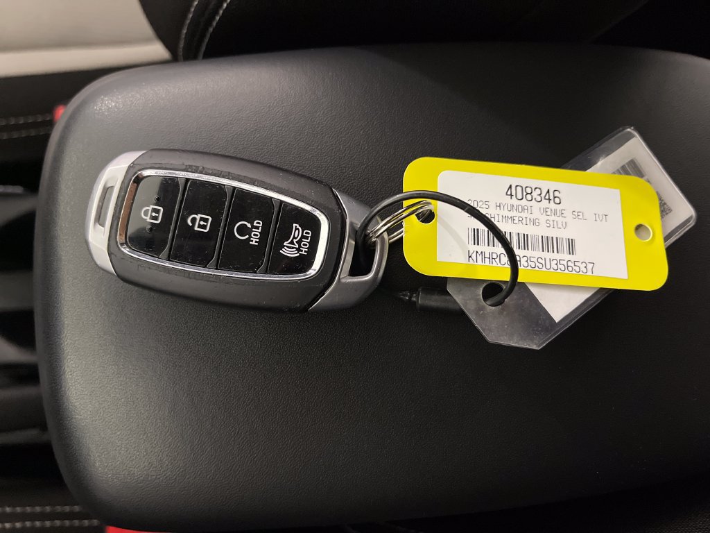 Certified 2025 Hyundai Venue SEL FWD image 27