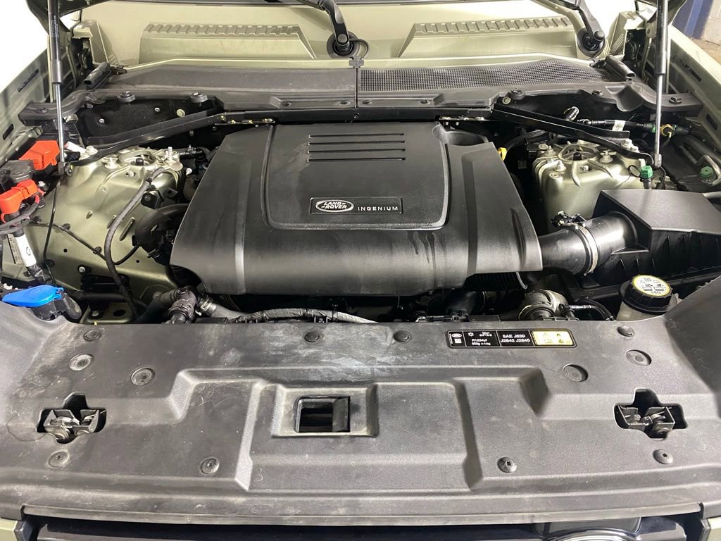 Used 2025 Land Rover Defender 110 S image 31