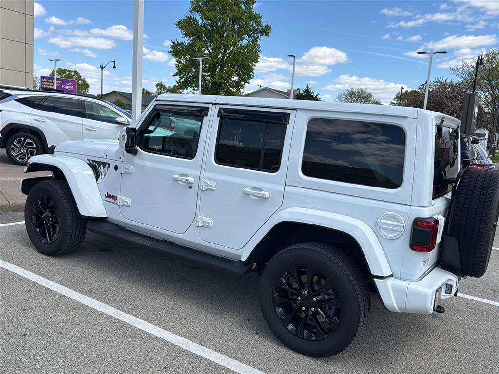 Used 2023 Jeep Wrangler Unlimited Sahara AWD/4WD image 11
