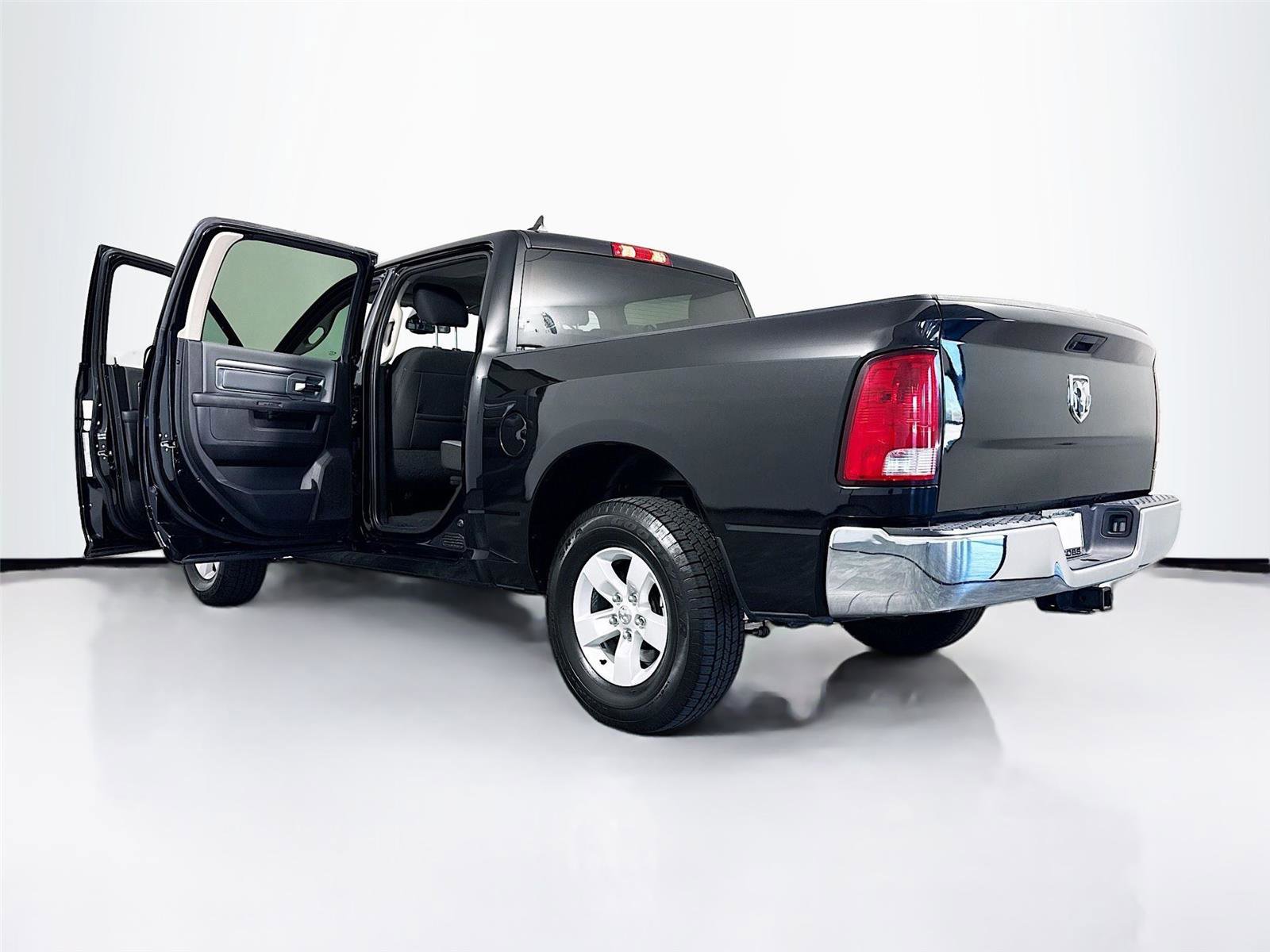 Used 2023 RAM 1500 Classic SLT w/ Trailer & Traction Group RWD image 34