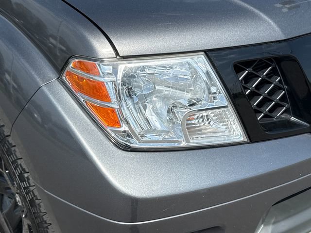 Used 2020 Nissan Frontier SV w/ Midnight Edition Floor Mats AWD/4WD image 10