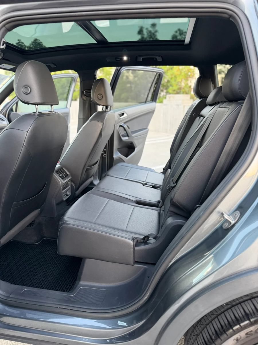 Used 2019 Volkswagen Tiguan SEL Premium R-Line FWD image 16