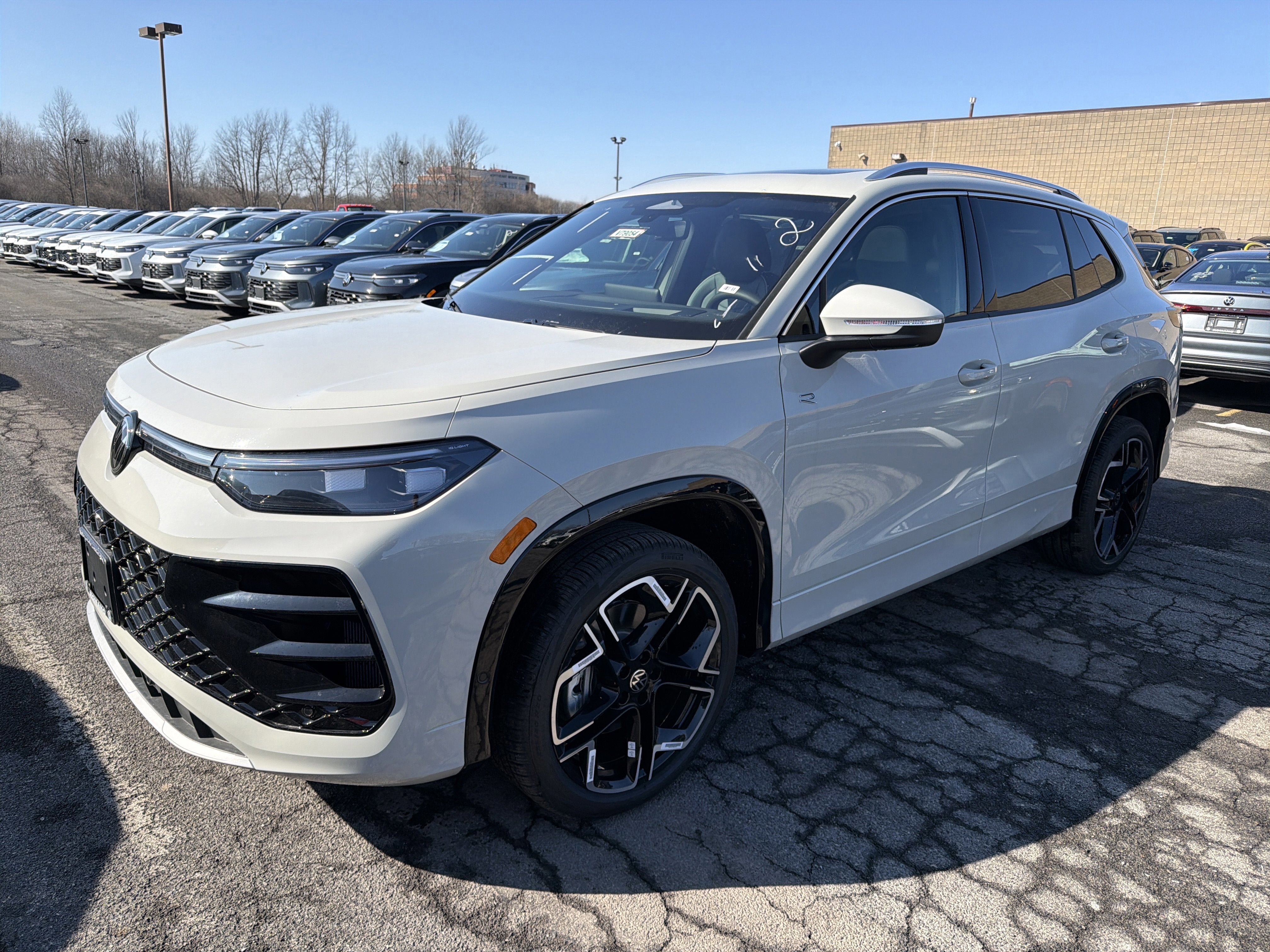 New 2026 Volkswagen Tiguan SEL R-Line image 4