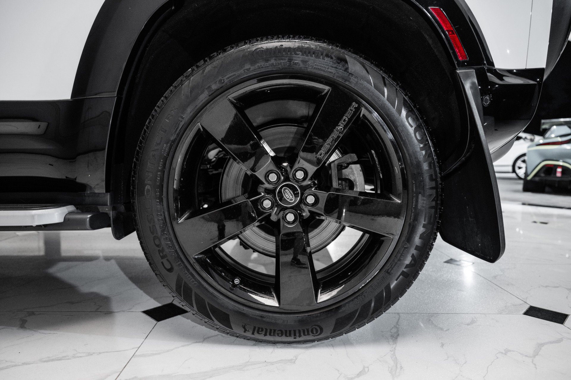 Used 2022 Land Rover Defender 110 X-Dynamic SE image 19