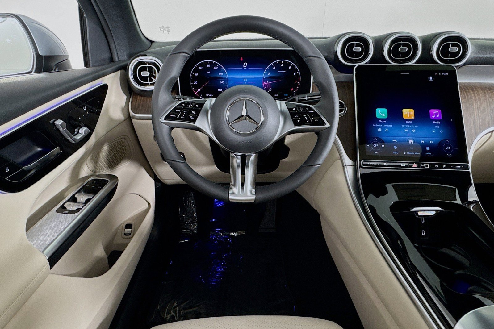New 2026 Mercedes-Benz GLC 300 image 4
