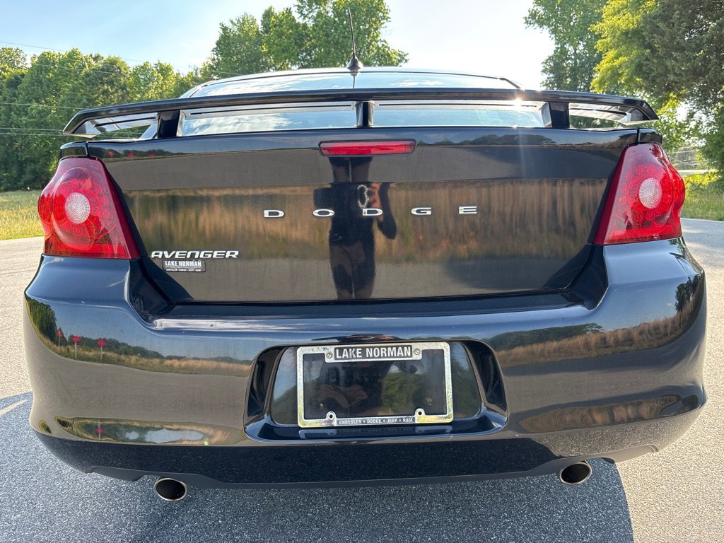 Used 2013 Dodge Avenger SE FWD image 4