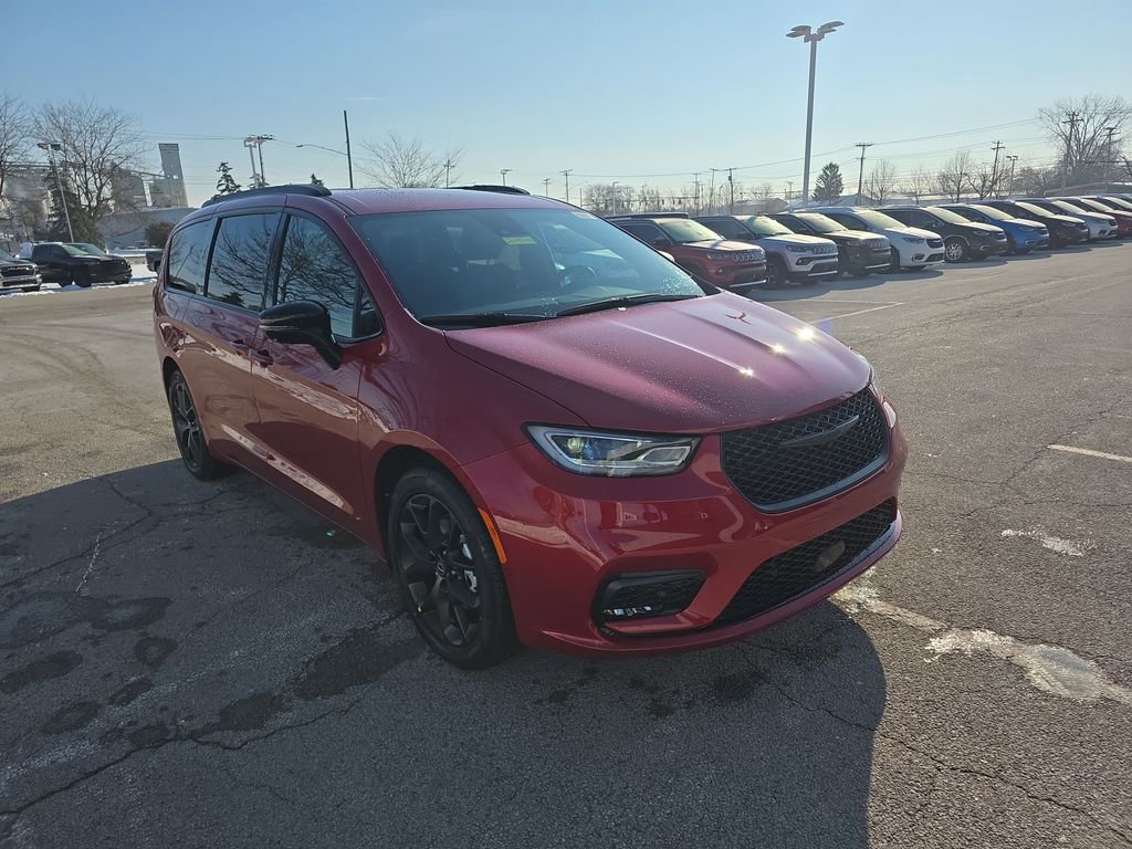 New 2026 Chrysler Pacifica Select image 3