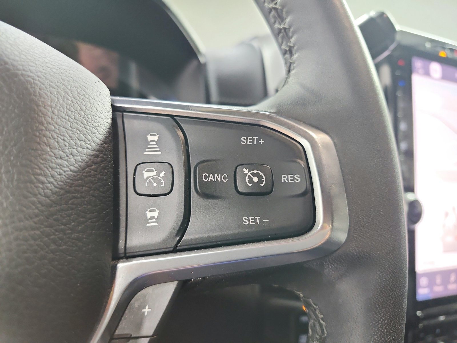 Used 2025 RAM 2500 Laramie AWD/4WD image 25