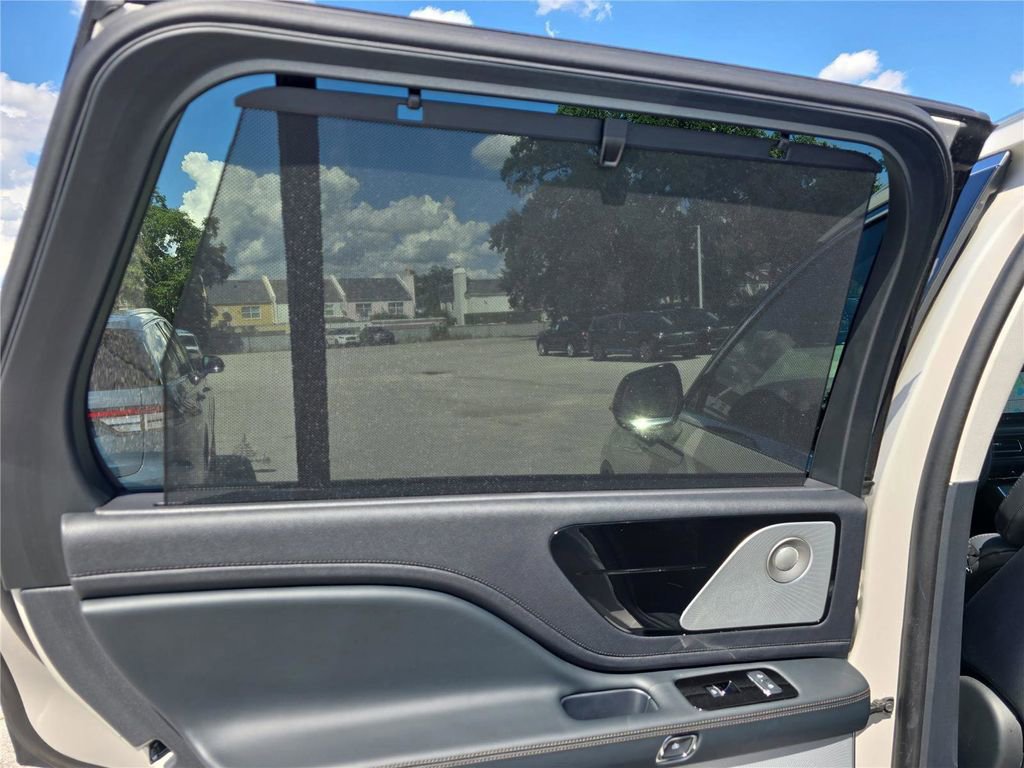 Used 2025 Lincoln Aviator Reserve w/ Equipment Group 201A image 13