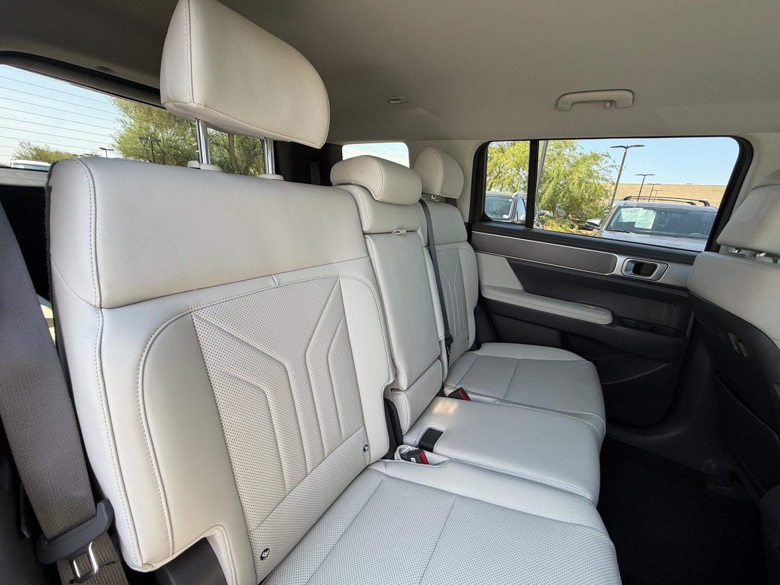 Used 2025 Hyundai Santa Fe SEL FWD image 18