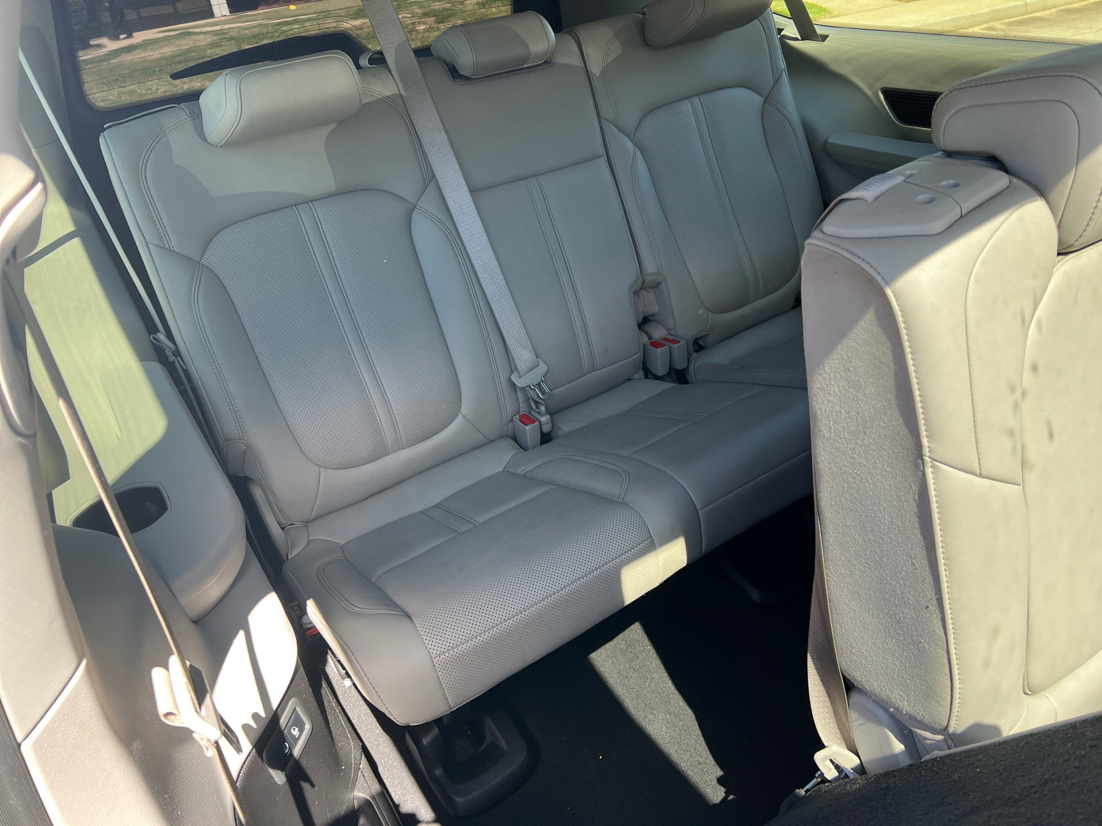 Used 2024 Jeep Wagoneer L Series III w/ Premium Group I image 18