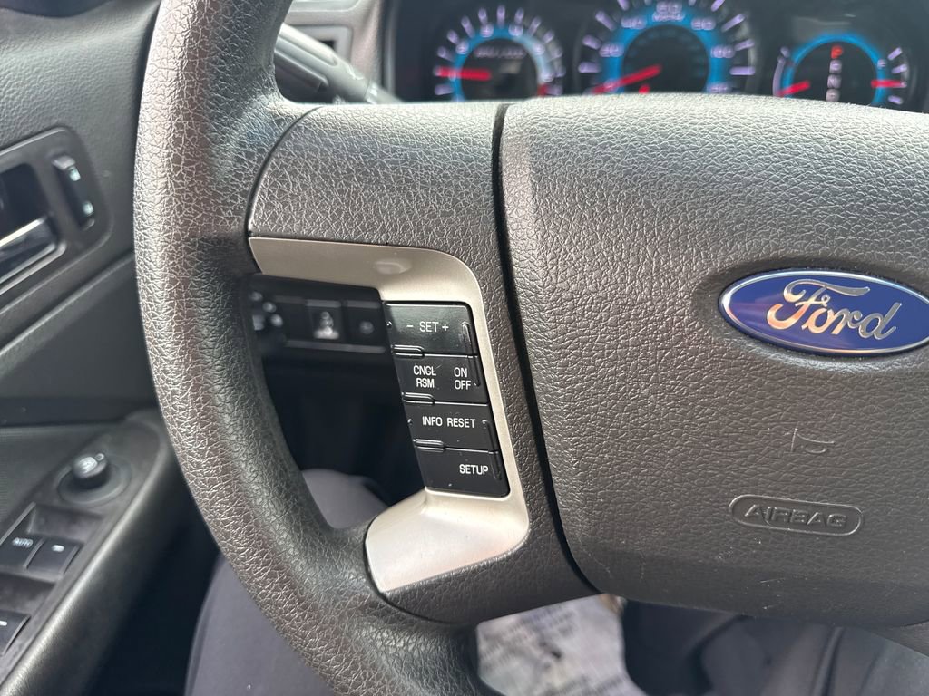 Used 2011 Ford Fusion SE FWD image 27
