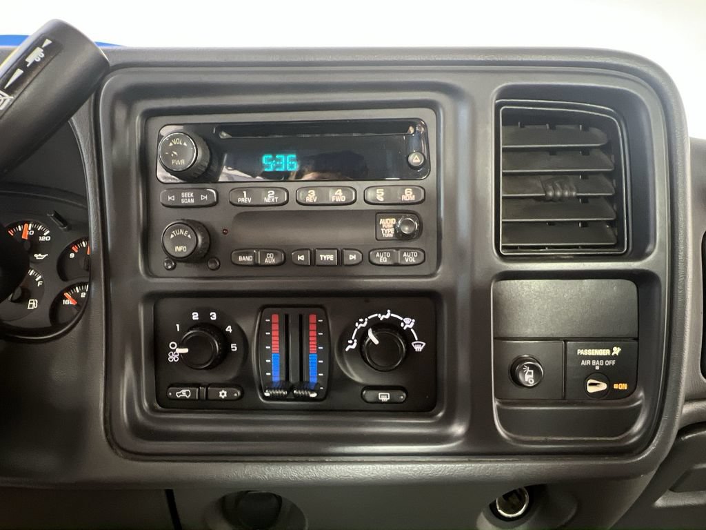 Used 2005 GMC Sierra 2500 SLE w/ Heavy-Duty Power Package AWD/4WD image 12
