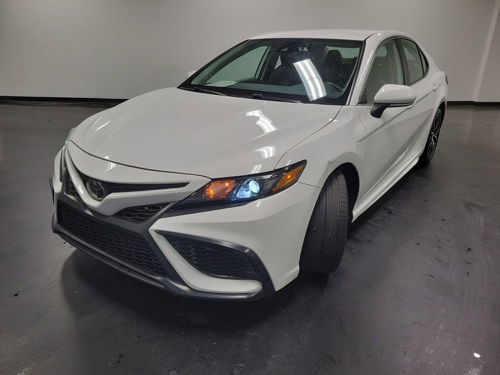 Used 2023 Toyota Camry SE FWD image 4