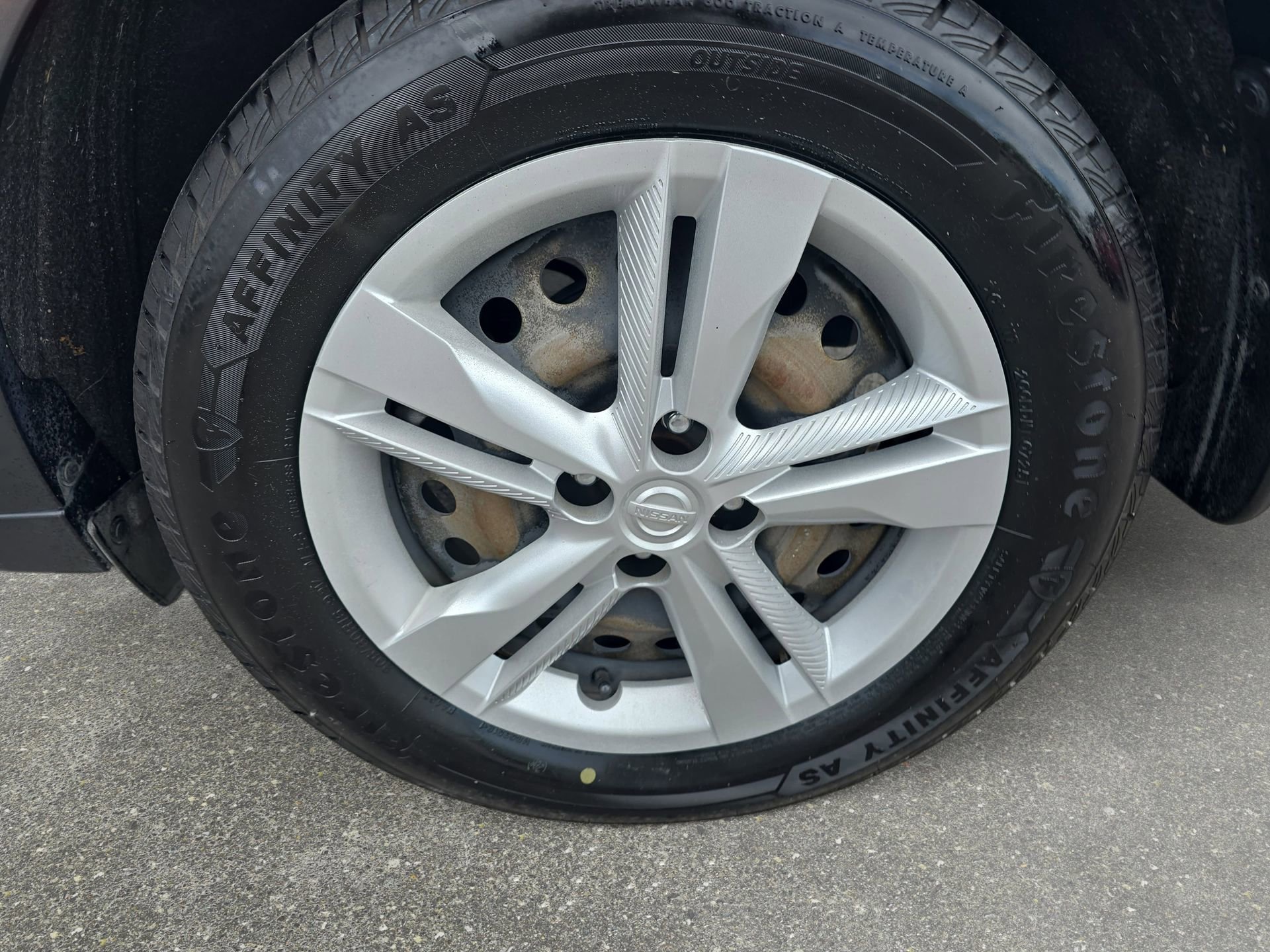 Used 2018 Nissan Kicks S FWD image 29
