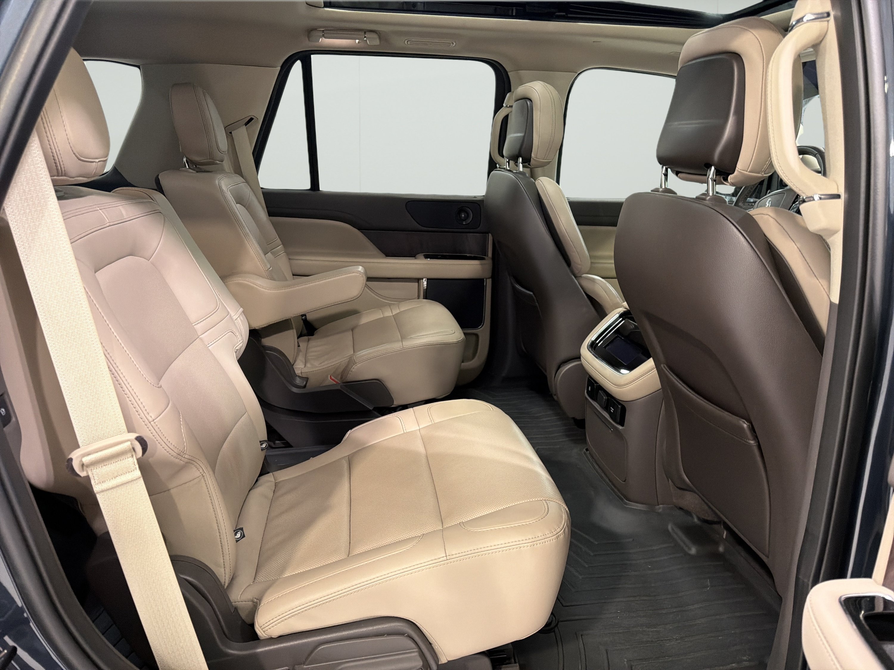 Used 2022 Lincoln Navigator 2WD image 13